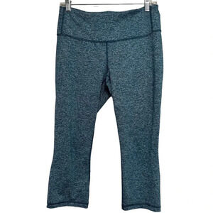 Patagonia women’s cropped athletic leggings. Size medium